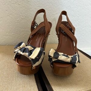 Jessica Simpson Women’s Brown Slingback Platform Sandals with Navy & Cream Bow